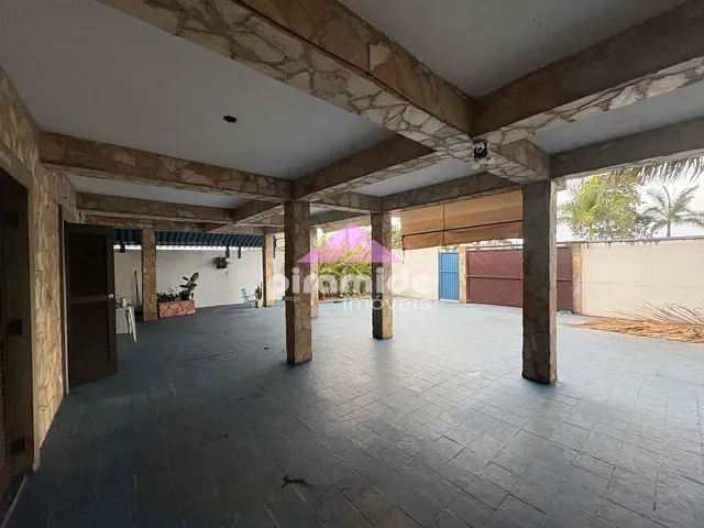Casa 4 quartos e 2 banheiros, à venda ou para alugar, no bairro Praia das Palmeiras em Caraguatatuba