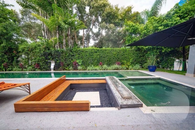 Casa com 1200m² 4 quartos e 7 banheiros, à venda ou para alugar, no bairro Alphaville Residencial Dois em Barueri