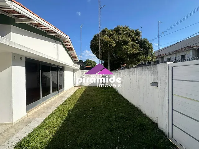 Casa com 624m² 3 quartos e 4 banheiros, à venda ou para alugar, no bairro Centro em São José dos Campos