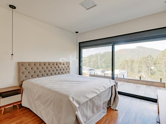 Casa com 420m² 4 quartos e 6 banheiros, à venda ou para alugar, no bairro Tamboré em Barueri