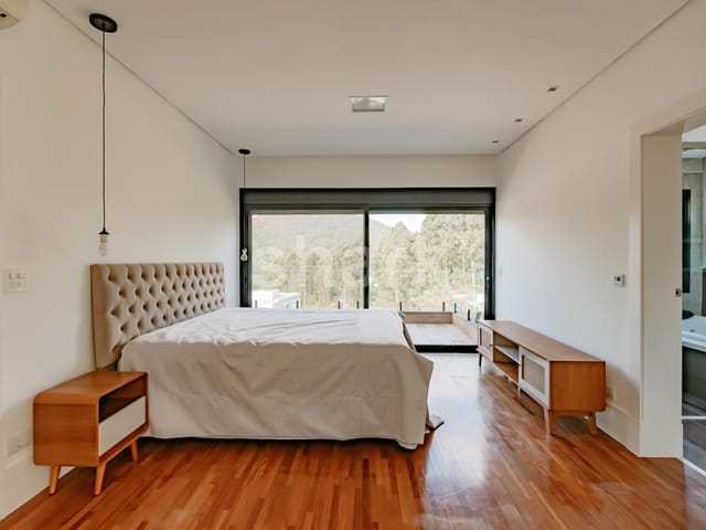 Casa com 420m² 4 quartos e 6 banheiros, à venda ou para alugar, no bairro Tamboré em Barueri