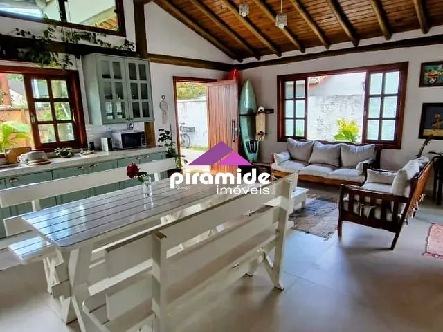 Casa com 360m² 3 quartos e 1 banheiro, à venda, no bairro Capricórnio em Caraguatatuba