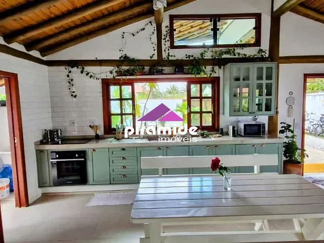 Casa com 360m² 3 quartos e 1 banheiro, à venda, no bairro Capricórnio em Caraguatatuba