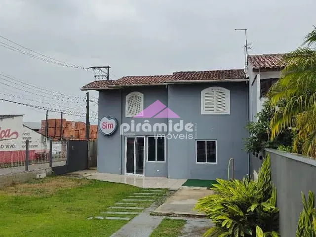 Casa com 320m², para alugar, no bairro Porto Novo em Caraguatatuba