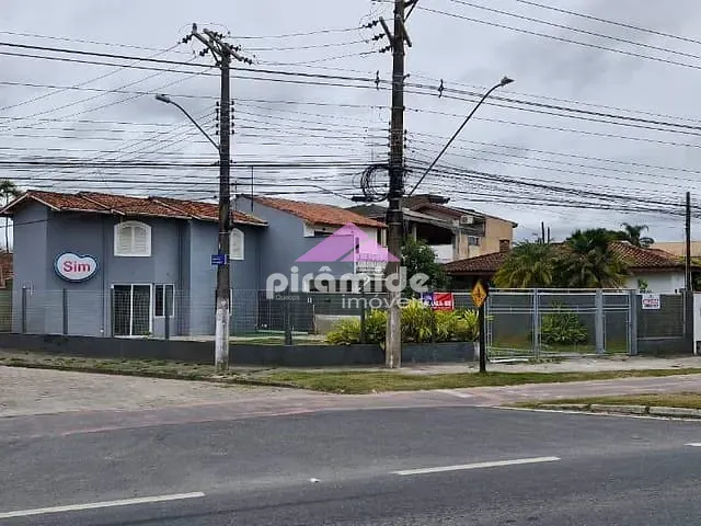 Casa com 320m², para alugar, no bairro Porto Novo em Caraguatatuba
