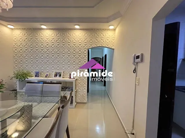 Casa 3 quartos e 2 banheiros, à venda, no bairro Jardim Portugal em São José dos Campos