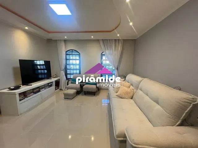 Casa 3 quartos e 2 banheiros, à venda, no bairro Jardim Portugal em São José dos Campos