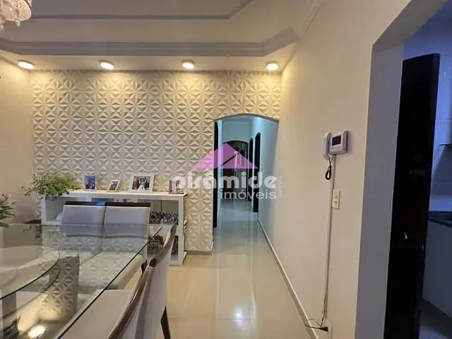 Casa 3 quartos e 2 banheiros, à venda, no bairro Jardim Portugal em São José dos Campos