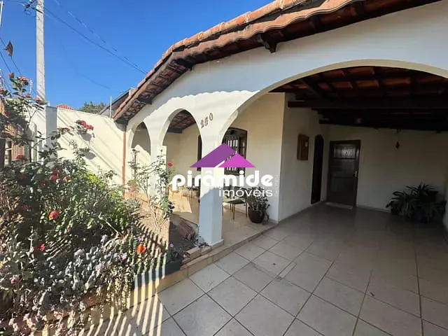 Casa 3 quartos e 2 banheiros, à venda, no bairro Monte Castelo em São José dos Campos