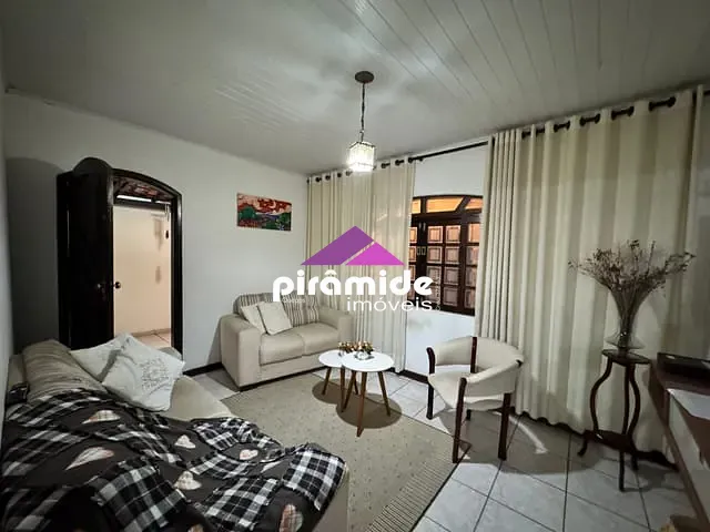Casa 3 quartos e 2 banheiros, à venda, no bairro Monte Castelo em São José dos Campos