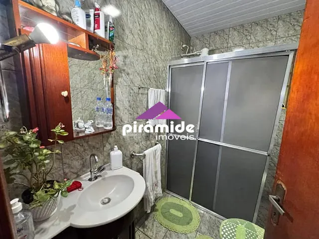 Casa 3 quartos e 2 banheiros, à venda, no bairro Monte Castelo em São José dos Campos