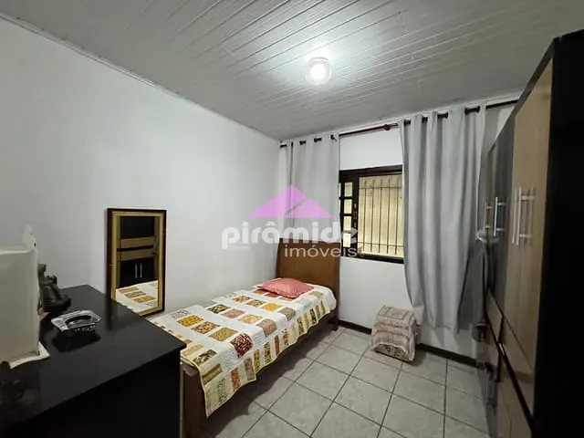 Casa 3 quartos e 2 banheiros, à venda, no bairro Monte Castelo em São José dos Campos