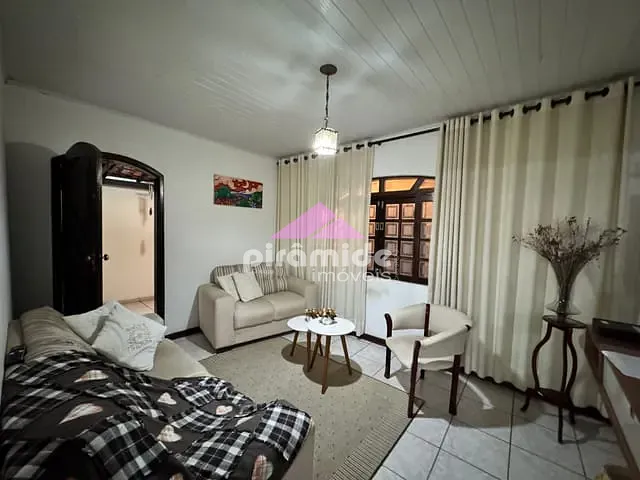 Casa 3 quartos e 2 banheiros, à venda, no bairro Monte Castelo em São José dos Campos