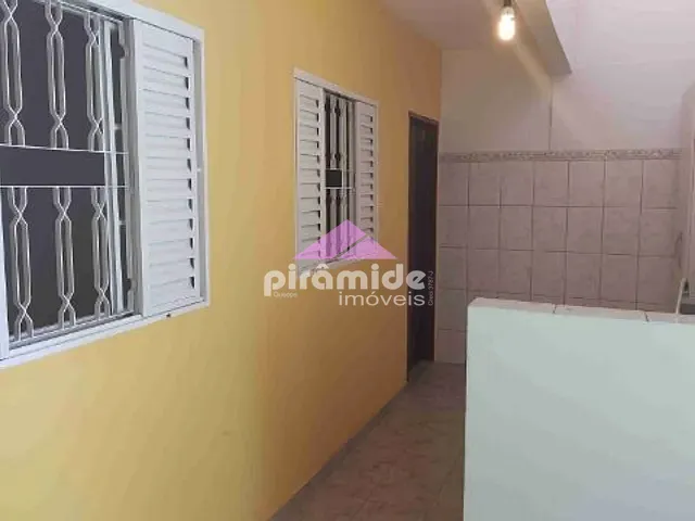 Casa 2 quartos e 1 banheiro, à venda, no bairro Jardim Petrópolis em São José dos Campos