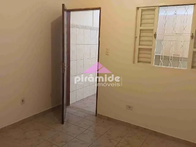 Casa 2 quartos e 1 banheiro, à venda, no bairro Jardim Petrópolis em São José dos Campos