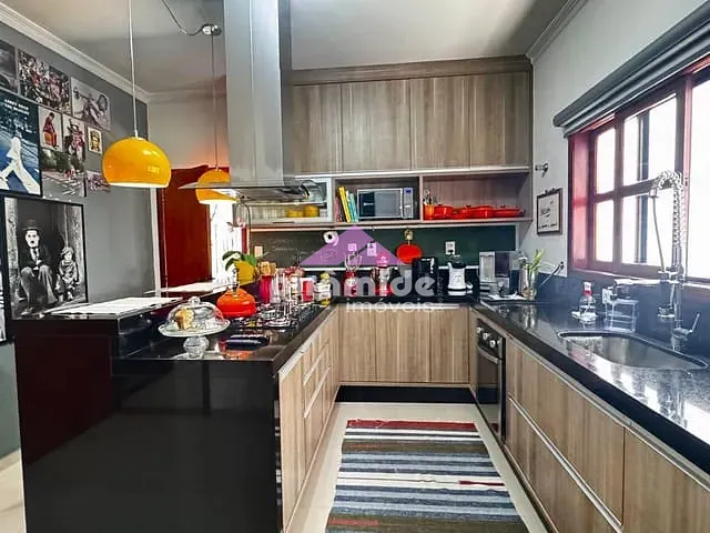 Casa com 280m² 4 quartos e 3 banheiros, à venda, no bairro Urbanova em São José dos Campos