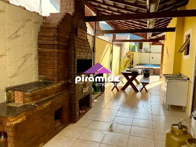Casa com 237m² 3 quartos e 3 banheiros, à venda, no bairro Tabatinga em Caraguatatuba