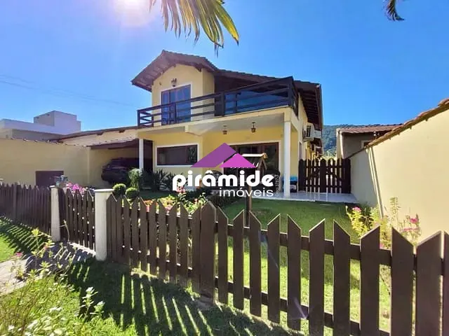 Casa com 237m² 3 quartos e 3 banheiros, à venda, no bairro Tabatinga em Caraguatatuba