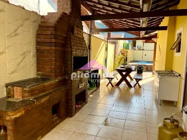 Casa com 237m² 3 quartos e 3 banheiros, à venda, no bairro Tabatinga em Caraguatatuba