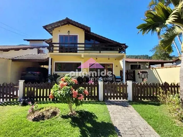 Casa com 237m² 3 quartos e 3 banheiros, à venda, no bairro Tabatinga em Caraguatatuba