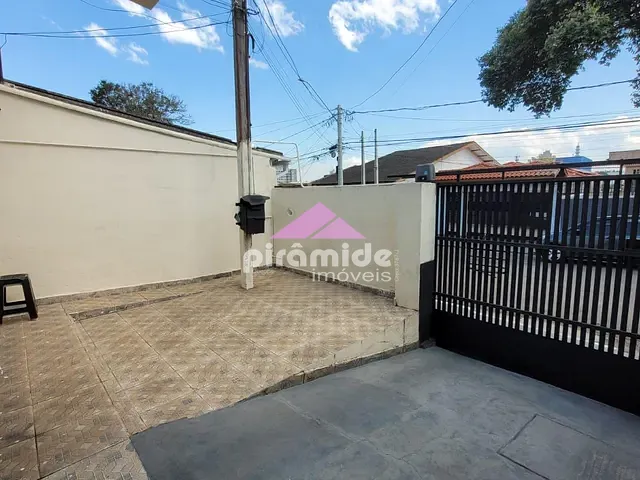 Casa com 150m² 4 quartos e 2 banheiros, à venda, no bairro Monte Castelo em São José dos Campos
