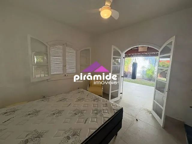 Casa com 354m² 4 quartos e 1 banheiro, à venda, no bairro Martin de Sá em Caraguatatuba