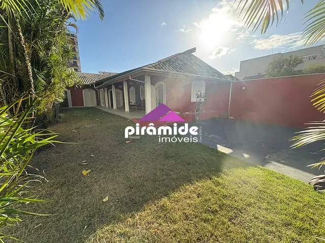 Casa com 354m² 4 quartos e 1 banheiro, à venda, no bairro Martin de Sá em Caraguatatuba