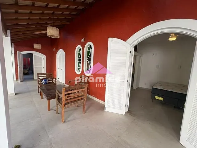 Casa com 354m² 4 quartos e 1 banheiro, à venda, no bairro Martin de Sá em Caraguatatuba
