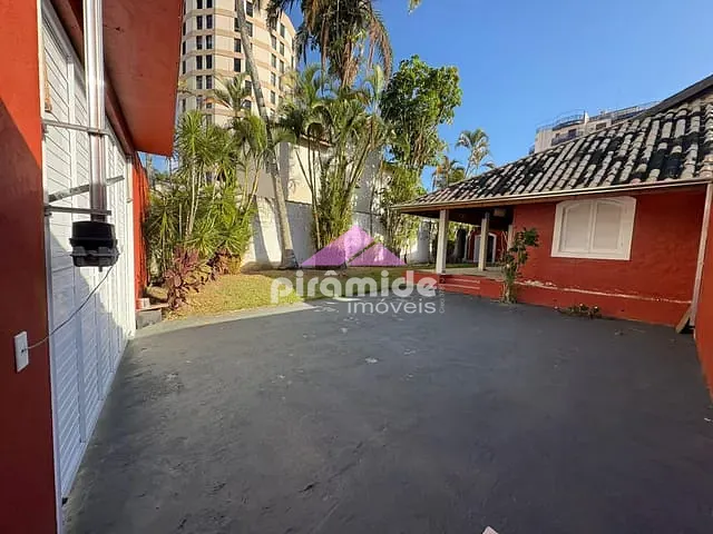 Casa com 354m² 4 quartos e 1 banheiro, à venda, no bairro Martin de Sá em Caraguatatuba