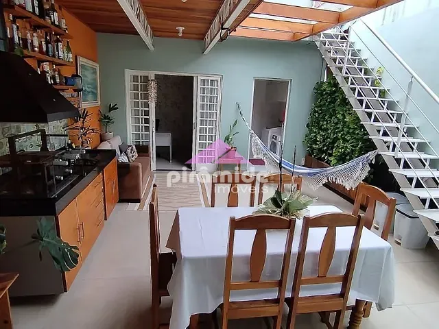 Casa com 125m² 1 quarto e 1 banheiro, à venda, no bairro Loteamento Residencial Vista Linda em São José dos Campos