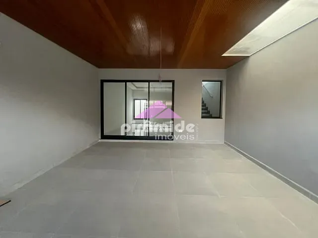 Casa 3 quartos e 4 banheiros, à venda, no bairro Jardim das Indústrias em São José dos Campos