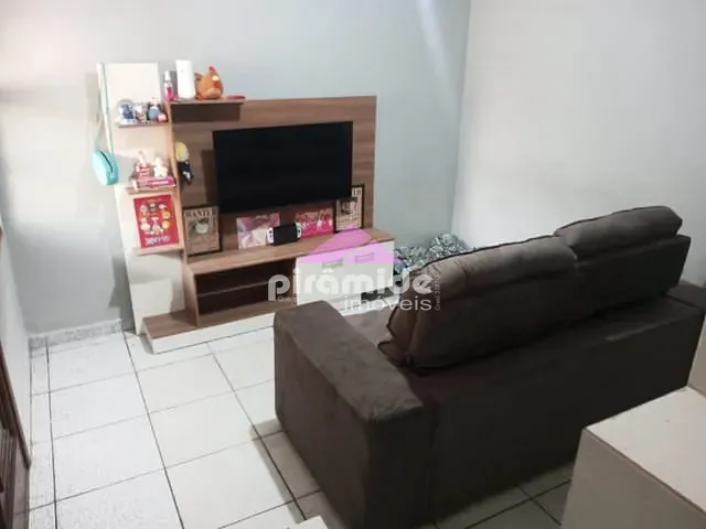 Casa 2 quartos e 2 banheiros, à venda, no bairro Jardim Vale do Sol em São José dos Campos