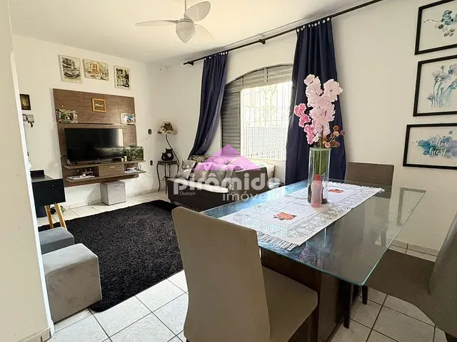 Casa com 300m² 3 quartos e 2 banheiros, à venda, no bairro Vila Tatetuba em São José dos Campos