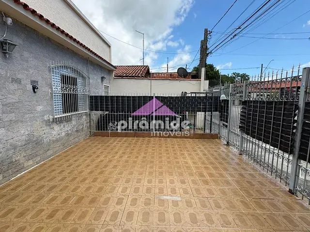 Casa com 300m² 3 quartos e 2 banheiros, à venda, no bairro Vila Tatetuba em São José dos Campos