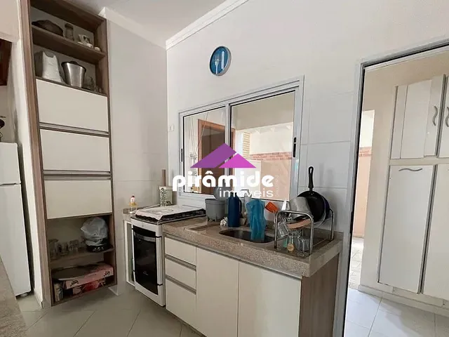 Casa 2 quartos e 2 banheiros, à venda, no bairro Caraguatatuba em Caraguatatuba