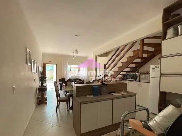 Casa 2 quartos e 2 banheiros, à venda, no bairro Caraguatatuba em Caraguatatuba