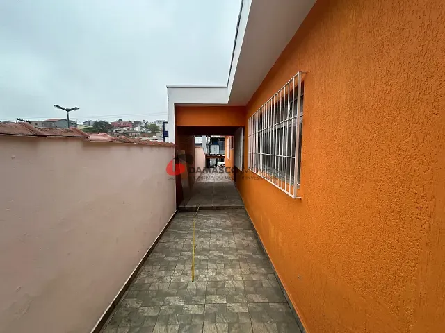 Casa com 210m² 2 quartos e 2 banheiros, para alugar, no bairro Vila Sacadura Cabral em Santo André