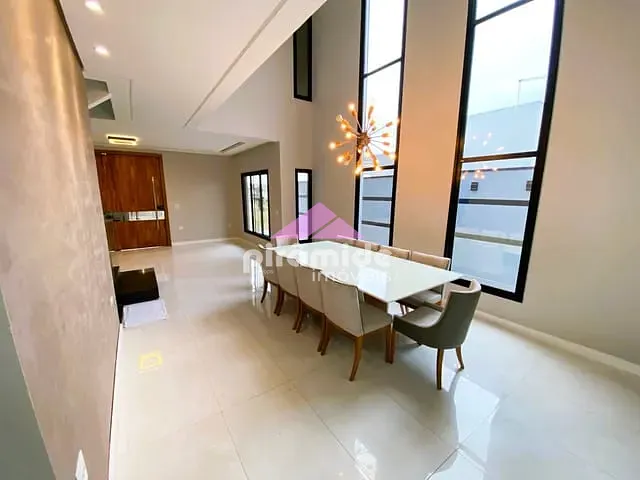Casa com 257m² 3 quartos e 4 banheiros, à venda, no bairro Jacareí em Jacareí