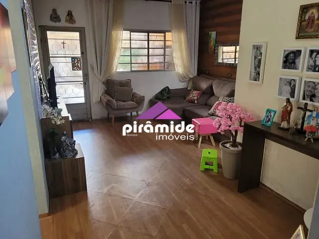 Casa 4 quartos e 2 banheiros, à venda, no bairro Vila Ema em São José dos Campos