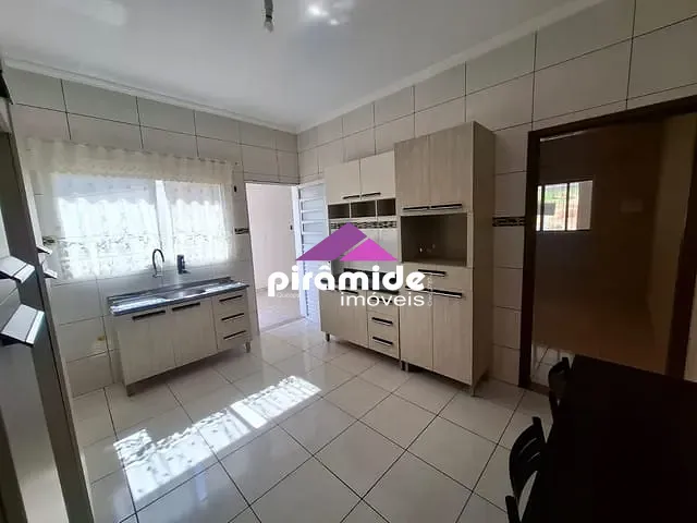 Casa com 175m² 4 quartos e 3 banheiros, à venda, no bairro Parque Residencial Santo André em Caçapava