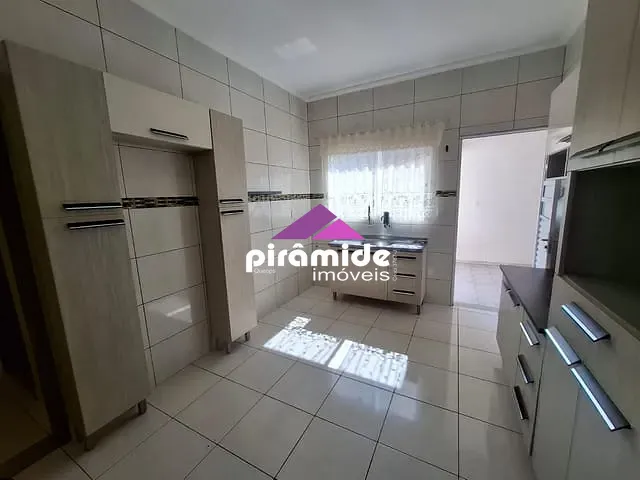 Casa com 175m² 4 quartos e 3 banheiros, à venda, no bairro Parque Residencial Santo André em Caçapava