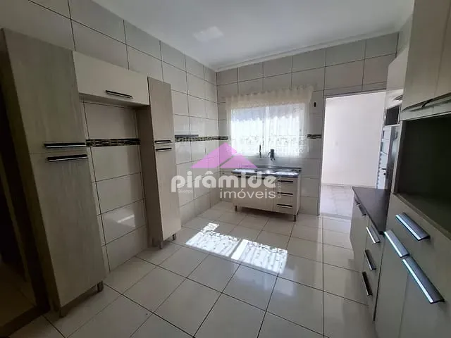 Casa com 175m² 4 quartos e 3 banheiros, à venda, no bairro Parque Residencial Santo André em Caçapava