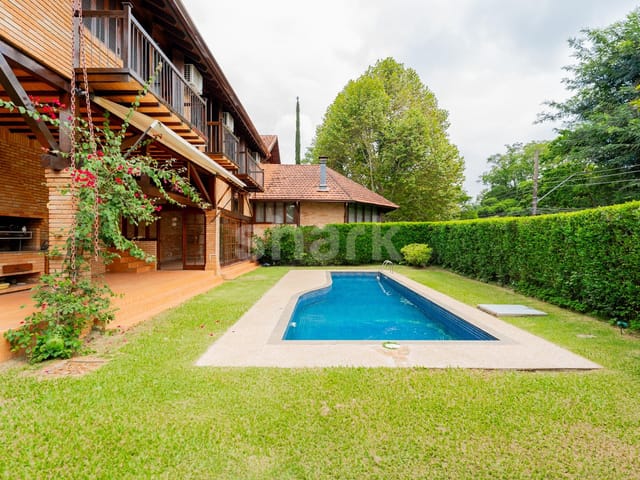Casa com 807m² 5 quartos e 6 banheiros, à venda, no bairro Alphaville Residencial Um em Barueri
