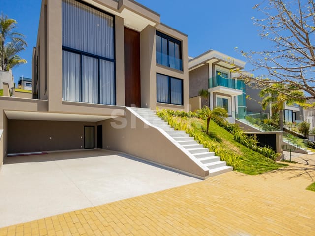 Casa com 441m² 4 quartos e 6 banheiros, à venda, no bairro Alphaville em Santana de Parnaíba