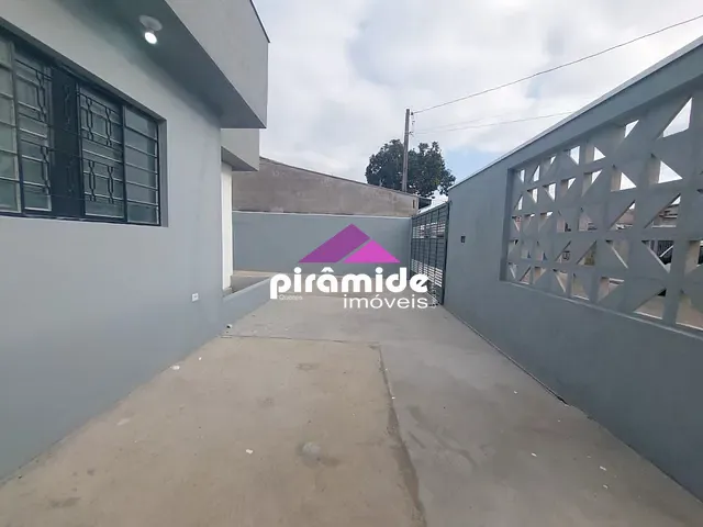 Casa com 300m² 3 quartos e 2 banheiros, à venda, no bairro Cidade Morumbi em São José dos Campos