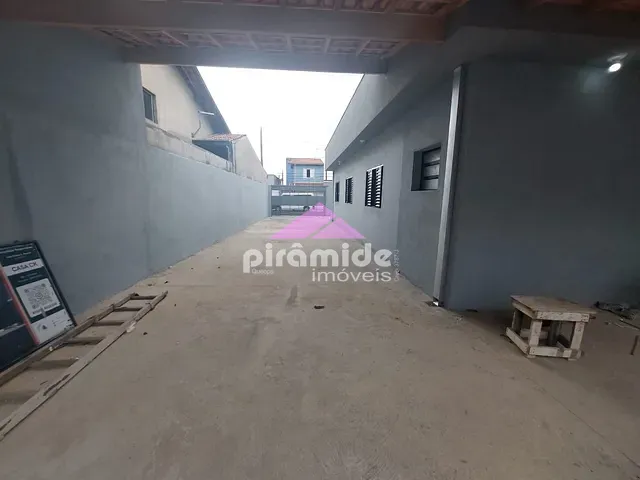 Casa com 300m² 3 quartos e 2 banheiros, à venda, no bairro Cidade Morumbi em São José dos Campos