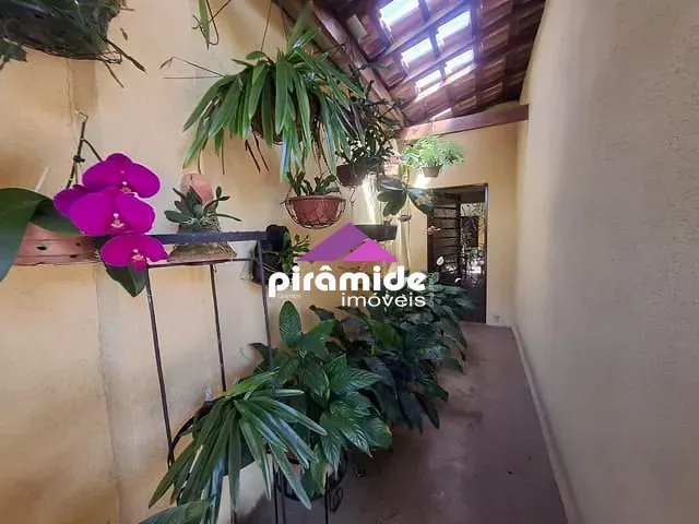 Casa com 200m² 3 quartos e 1 banheiro, à venda, no bairro Residencial Tatetuba em São José dos Campos