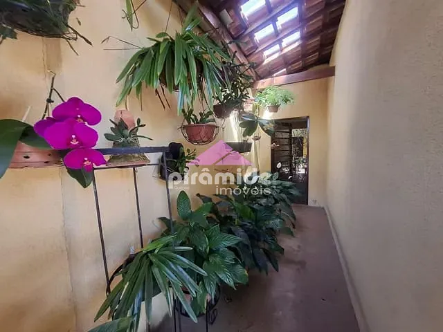 Casa com 200m² 3 quartos e 1 banheiro, à venda, no bairro Residencial Tatetuba em São José dos Campos