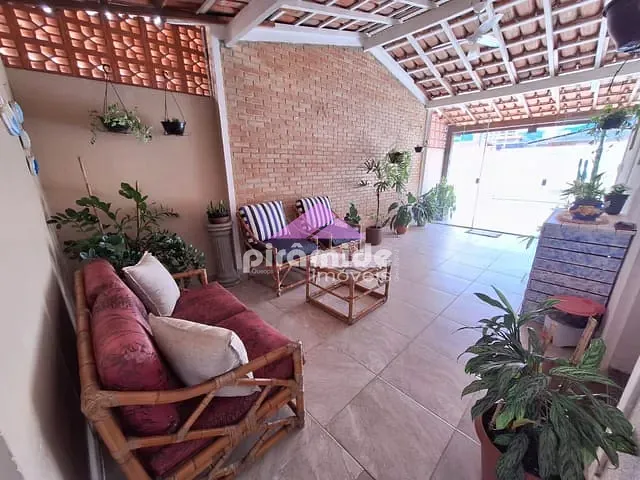 Casa com 250m² 3 quartos e 3 banheiros, à venda, no bairro Sumaré em Caraguatatuba