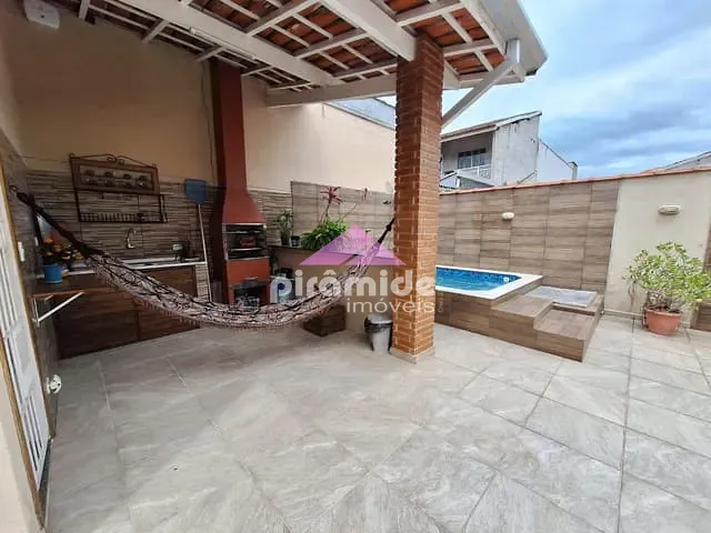 Casa com 250m² 3 quartos e 3 banheiros, à venda, no bairro Sumaré em Caraguatatuba